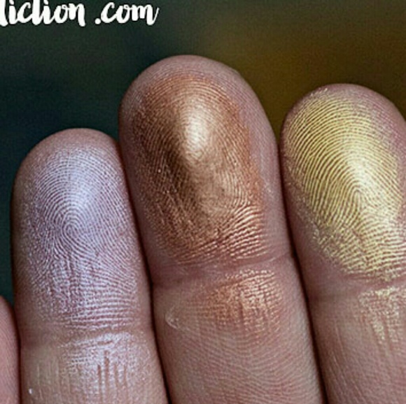 Too Face Selfie Palette - Picture 2 of 2